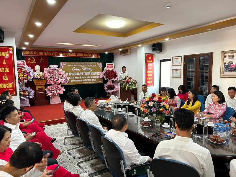 Lễ kỷ niệm 42 năm ngày Nhà giáo Việt Nam 20/11/1982-20/11/2024 và Công bố quyết định Bổ nhiệm lại Hiệu trưởng Nhà trường